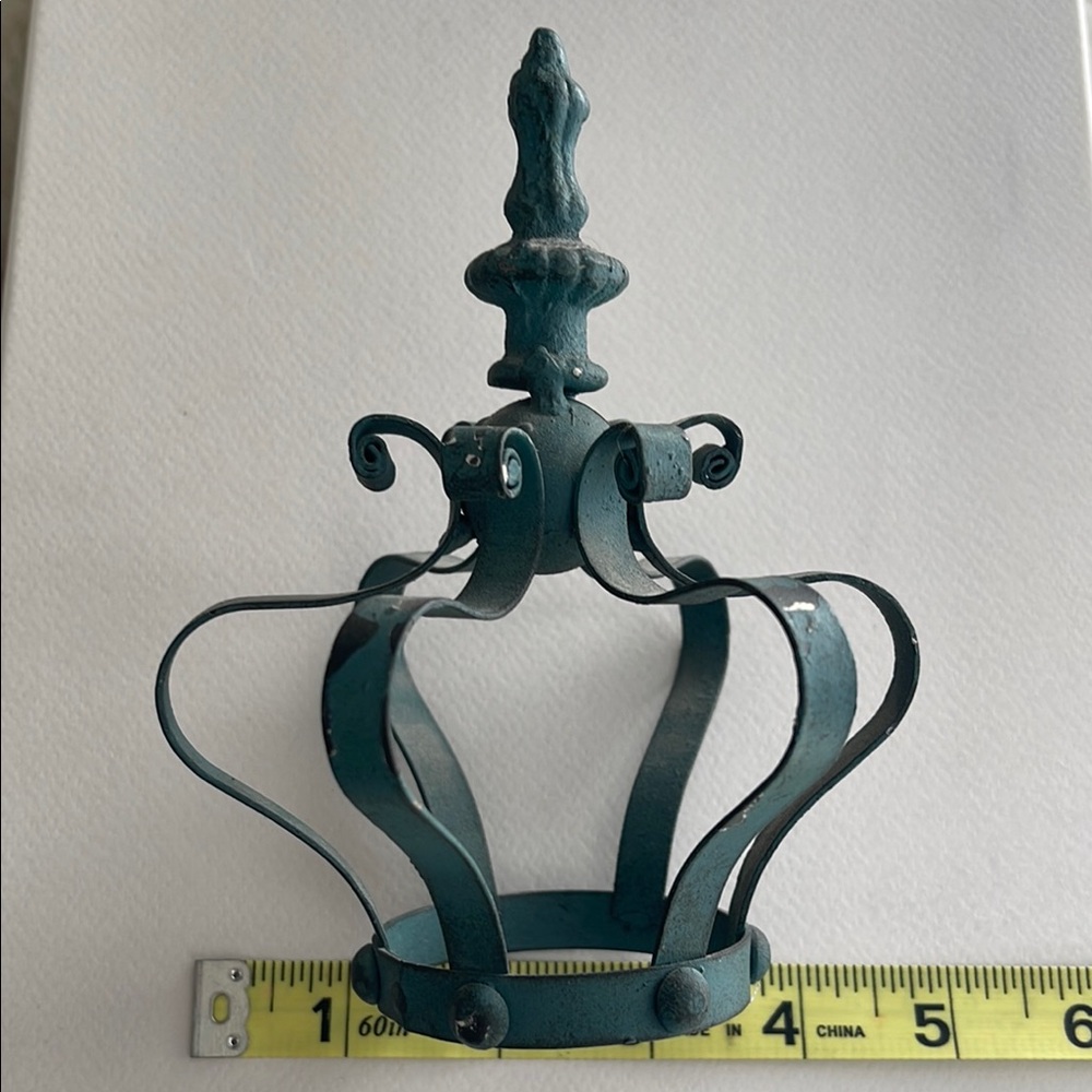 Rustic Blue Crown Decor - Picture 9 of 13